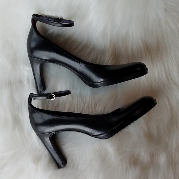 ANTONIO MELANI Shoes - ANTONIO MELANI black closed toe heels. Size 9